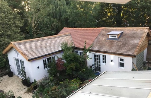 Hull Cottage | The Little House in HullnPET FRIENDLY nSanctuary in the City