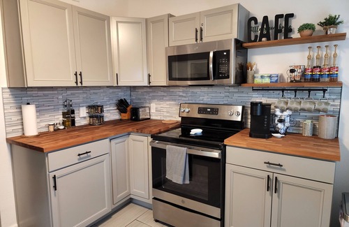 Pueblo House | The Little Green House Cozy & Centrally Located Near the Riverwalk/Downtown