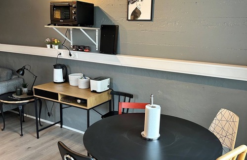 Innri-Njarthvik Apartment | The Little Guesthouse Downtown - A beautiful family studio