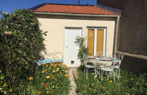 Pont Rousseau House | The little house and its four bicycles