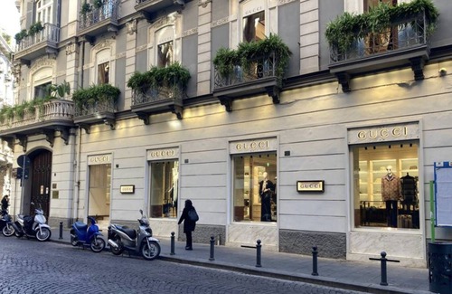 Vittorio Emanuele Apartment | The Little House in Napoli