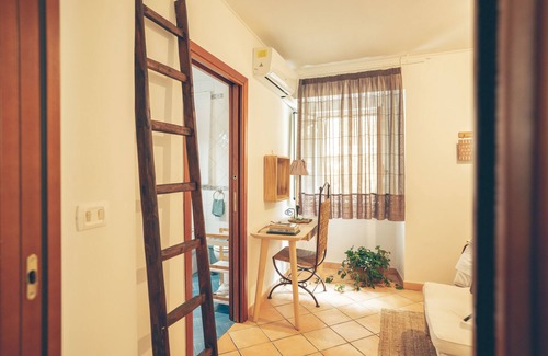 Vittorio Emanuele Apartment | The Little House in Napoli