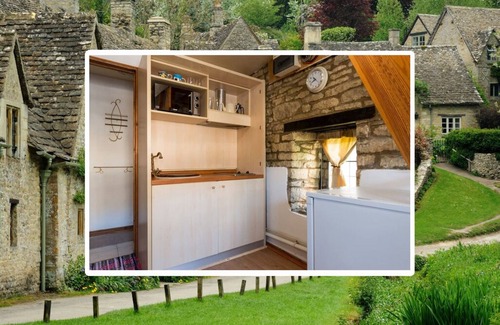 Tetbury Cottage | The Little House on Gumstool Hill