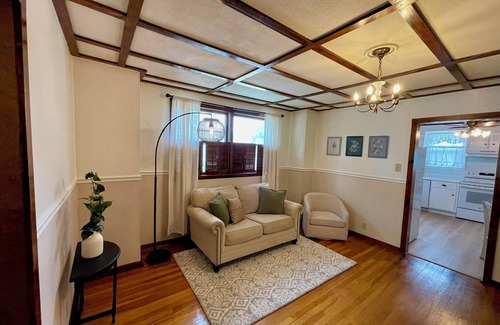 Mattoon House | The Little House on Prairie: Family-Friendly 2-Bedroom Getaway