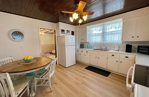 Mattoon House | The Little House on Prairie: Family-Friendly 2-Bedroom Getaway