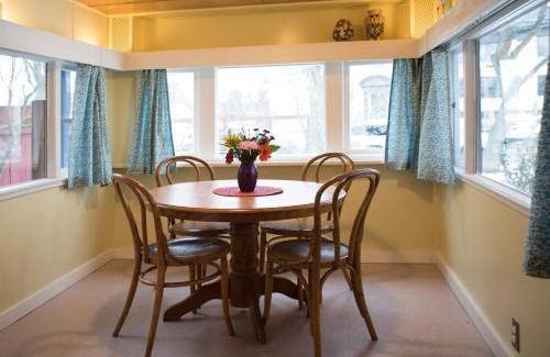 Westside House | The Little House on Sherwood