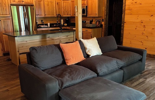Smithville Cabin | The Little Lake House @ Center Hill Lake Cozy 2-bedroom cabin super fast wi-fi