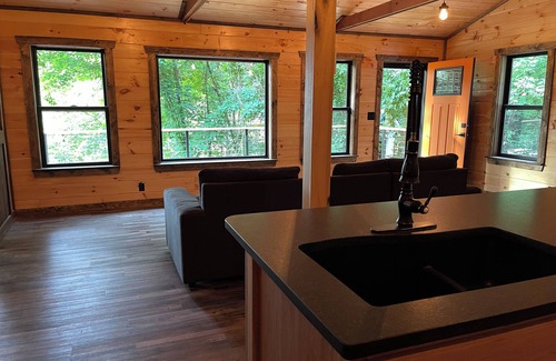 Smithville Cabin | The Little Lake House @ Center Hill Lake Cozy 2-bedroom cabin super fast wi-fi