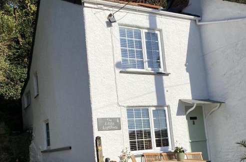 Pentewan House | The Little Lighthouse - 2 minutes from the beach