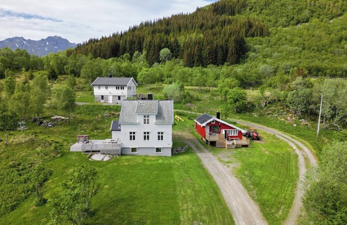 Barstrand Cabin | The Little Red Cabin Lofoten