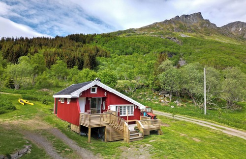 Barstrand Cabin | The Little Red Cabin Lofoten