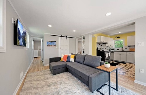 Perrysburg House | The Little Yellow Cottage