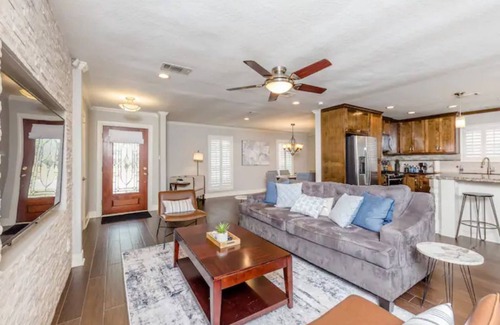 Meadows Place House | The Live Oak Place - Park Access - 3BR Serene Stay!