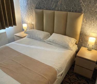 Liversedge Bed & Breakfast | The Liversedge, 64 Leeds Road