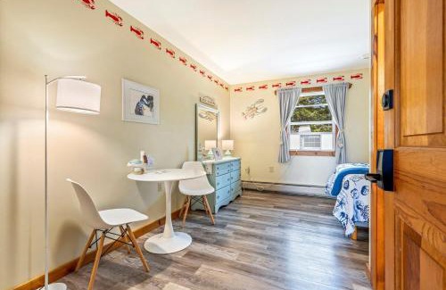 South Gouldsboro Apartment | The Lobster Room
