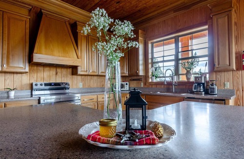 Dubois House | The Lodge at Arcady Ridge Ranch, Sleep 6-14, Mountain Views, NEW SAUNA!