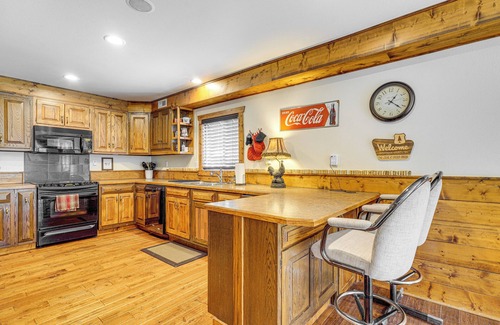 Bland Cabin | 'The Lodge at Crider Creek' Getaway on 140 Acres!