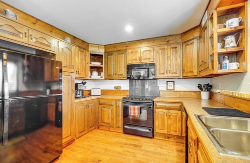 Bland Cabin | 'The Lodge at Crider Creek' Getaway on 140 Acres!