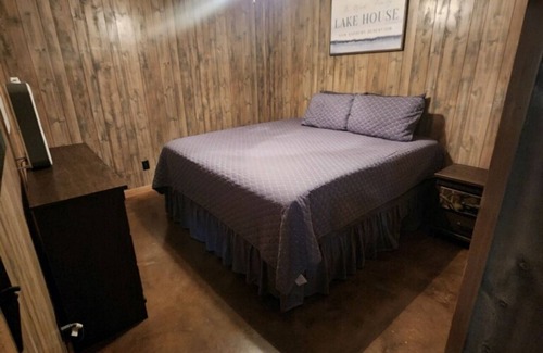 Zavalla Cabin | The Lodge at Sam Rayburn: Cassels Boykin Fishermen's Retreat