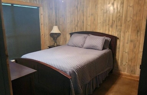 Zavalla Cabin | The Lodge at Sam Rayburn: Cassels Boykin Fishermen's Retreat