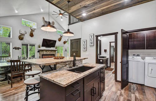 Sturgeon Bay Cabin | ❗️The Lodge Door Co. Luxury Barndo, Relax, Make Memories❗️