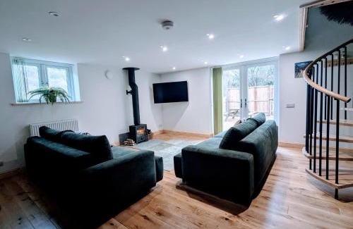 Treharris House | The Lodge near Bike Park Wales Pen y Fan Brecon Beacons