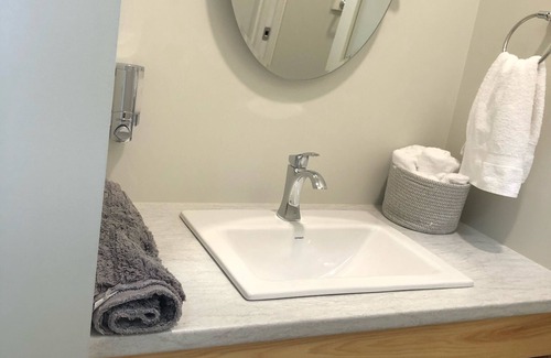 Harrison Hot Springs Cabin | "The Lodge on Harrison Lake" Guest Suite 4 Wheelchair Accessible