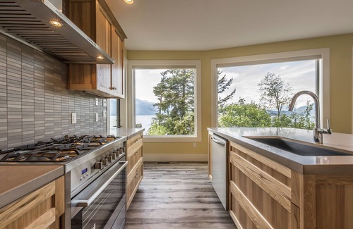 Harrison Hot Springs Cabin | The Lodge on Harrison Lake