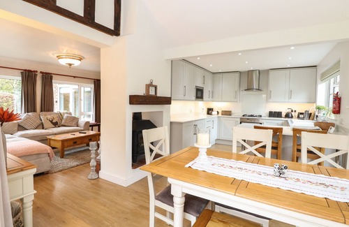 Wroxham Cottage | THE LODGE, pet friendly, with open fire in Hoveton & Wroxham
