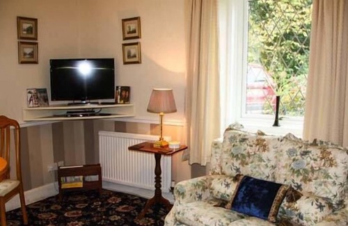 Berwick-upon-Tweed Cottage | THE LODGE, pet friendly, with open fire in Berwick-Upon-Tweed