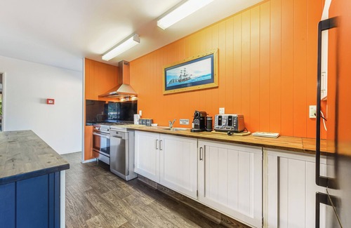 Waikawa Bay House | The Lodge - Picton Holiday Home