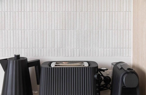 Mount Gambier Apartment | The Lodge - Room 1 - Luxury Central private Rooms, Free wifi