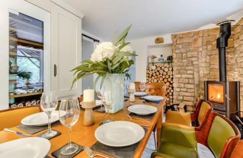 Pontesbury House | The lodge spa with sauna hot tub outdoor kitchen with firepit area