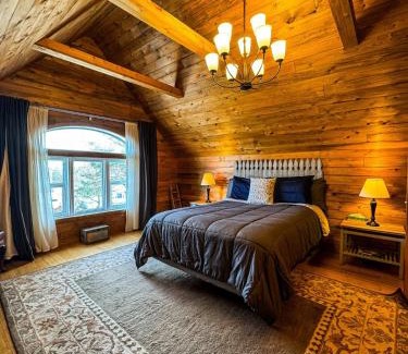 Willmar Apartment | THE LOFT 3 level urban cabin with a HUGE patio!