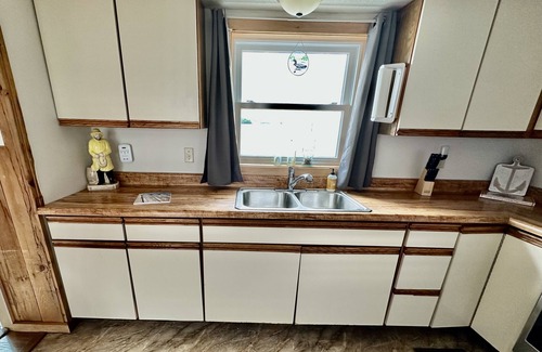 Hudson House | THE LOFT, Beautiful Deck Views, Steps from the Lake, Nights Around the Fire Pit