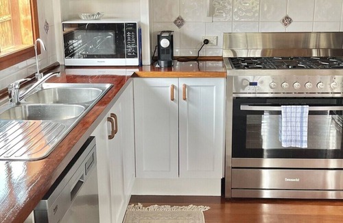 Wyberba Ski Chalet | The Loft Haven full house 2 bedrooms ideal for tranquil getaways