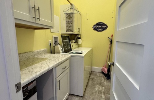Versailles House | The Loft of the Rooftop | Excellent Views | Rooftop Lounging | Sleeps 6