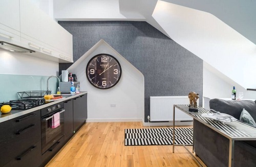 Roath Condo | The Loft | Trendy Top Floor 1 Bed | Oakfield Apts