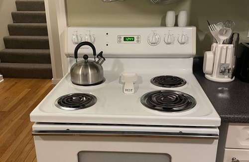 Hillsdale Apartment | The Lofty Owl - Updated historical apartment in quaint downtown Hillsdale