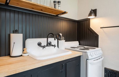 Rose Park Apartment | The Lolo Creek Loft on the Hip Strip, Vintage Suite
