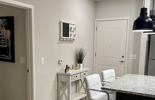 Northlake Apartment | *The London Modern Luxury Rental* ATLANTA/POOL/BALCONY