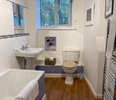 Ampney Crucis Bed & Breakfast | The Long House