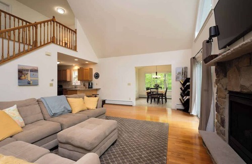 Lackawaxen Ski Chalet | The Lookout * Lake * Masthope * Firepit * Arcade