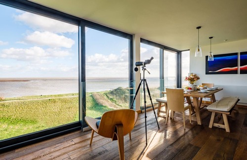 Felixstowe Cottage | The Lookout - sleeps 6 guests in 3 bedrooms