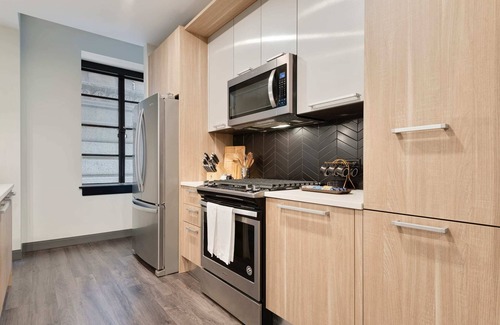 Downtown Chicago Apartment | The Loop 2BR: Historic, Modern Luxury, Amenities
