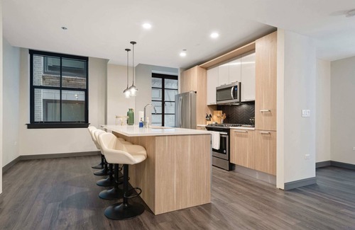 Downtown Chicago Apartment | The Loop 2BR: Historic, Modern Luxury, Amenities