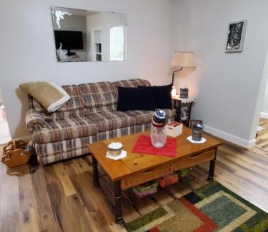 Tracy House | THE LOST GEM. A Little Bit Country