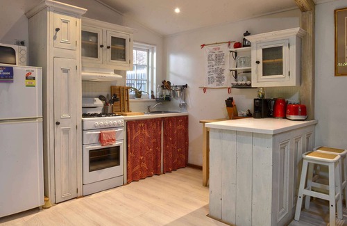 Parkside Cottage | The Lotus Eater, garden bungalow 5 minutes to CBD