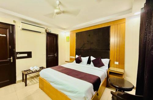 East of Kailash Bed & Breakfast | The Luxe Jpm Bed and Breakfast