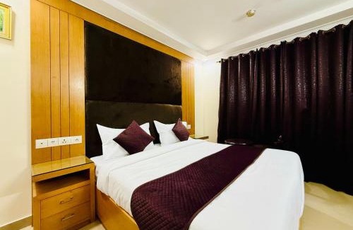 East of Kailash Bed & Breakfast | The Luxe Jpm Bed and Breakfast